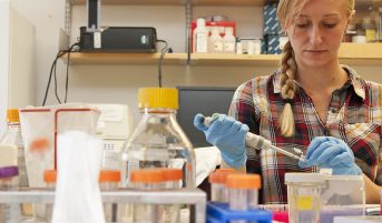 2019-20 AAUW American Fellow Kelsey Lewis working in her lab.