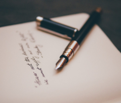 Fountain pen (photo by Alvaro Serrano on Unsplash)